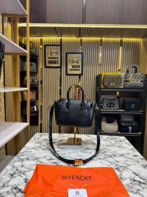 GIVENCHY BLACK GLOSSY CROCO PRINT HANDBAG WITH DUST BAG PREMIUM QUALITY(MT)