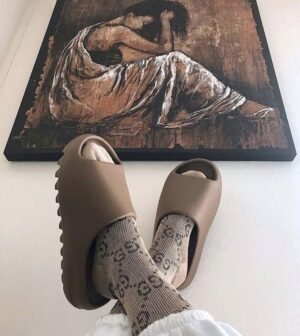 Adidas_Yeezy_Brown_Slides_For_Women_With_Original_Box_(Fix_Price)